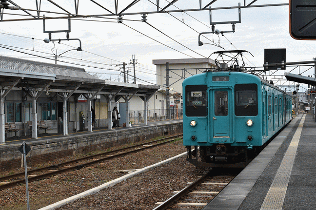 クモハ105-512(桜井線の櫟本駅)