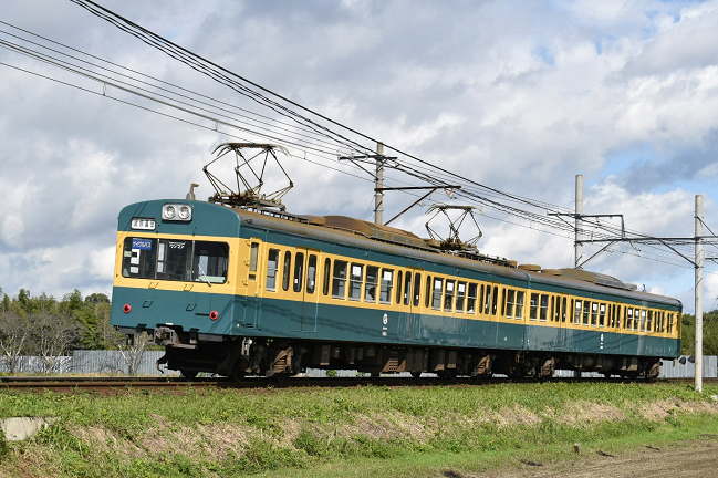 101系の旧三岐色復刻車