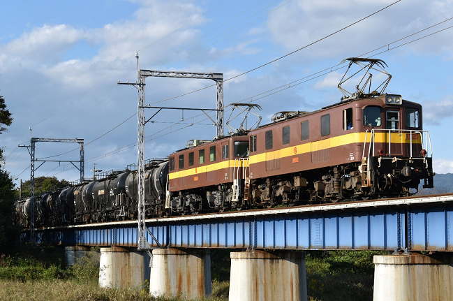 ED454＋ED458が牽引する富田行3716列車