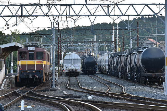 東藤原駅の構内