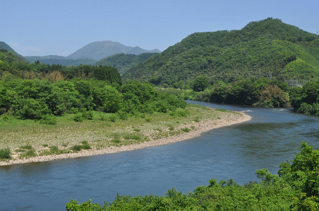 江の川越しに眺める三瓶山