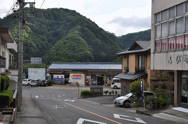 川戸駅の駅前の様子