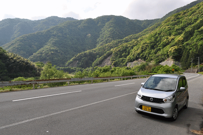 江の川を眺めながら国道２６１号線の駐車帯で休憩