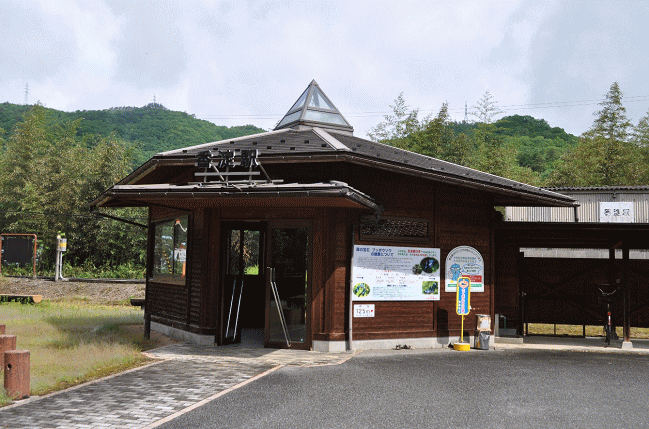 香淀駅のお洒落な駅舎