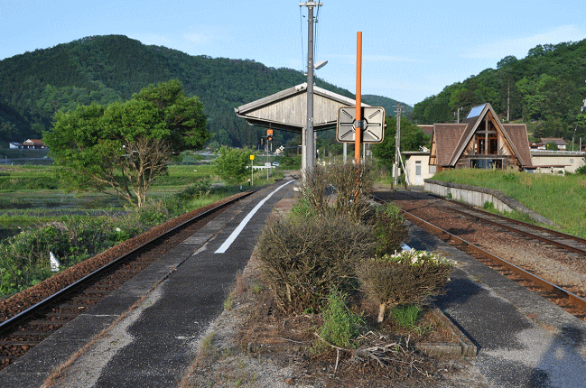 式敷駅のホーム