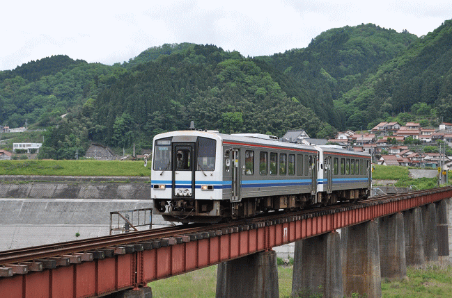 三江線の鉄橋（因原）にて撮影
