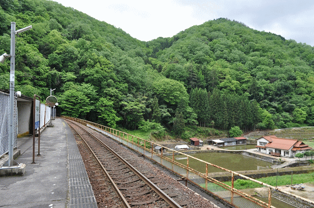 宇都井駅ホームから伊賀和志駅側を撮影