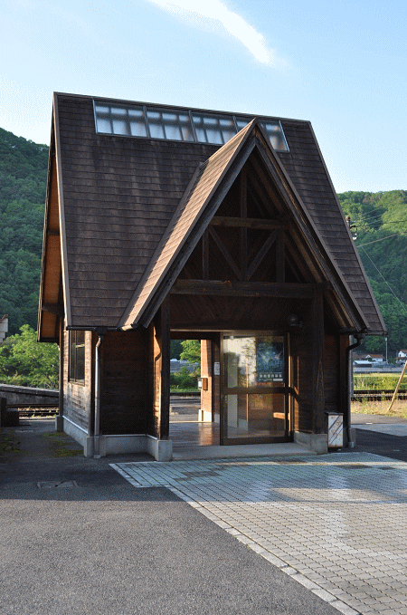 式敷駅の駅舎