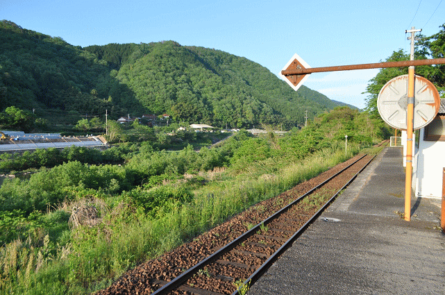 信木駅のホーム