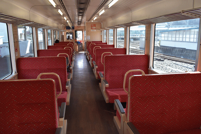 南リアス線の乗客