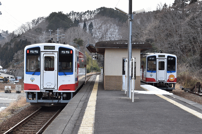 田老駅で三陸鉄道の列車交換