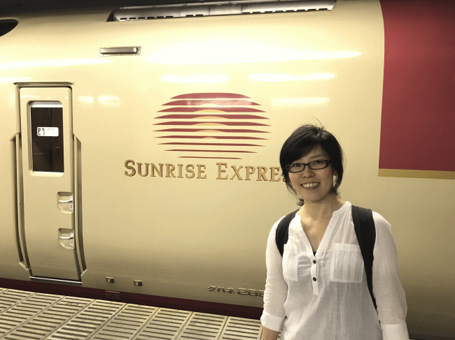 サンライズ瀬戸号の前で記念写真(東京駅)