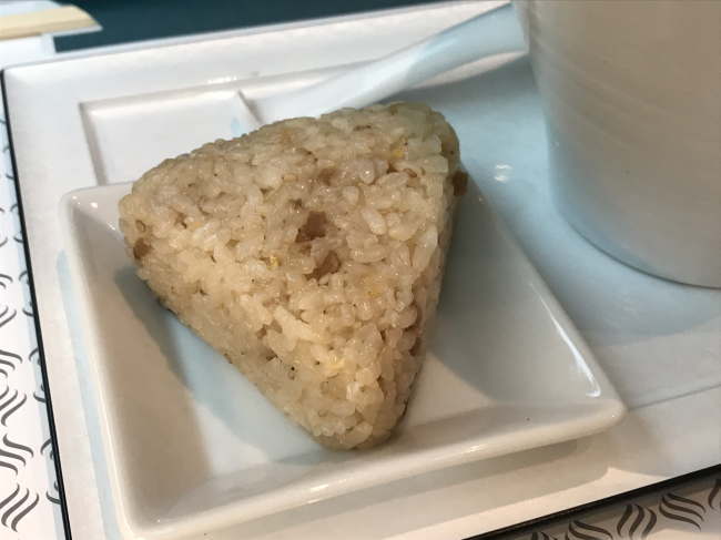 サフィール踊り子のカフェテリアのサザエのおにぎり