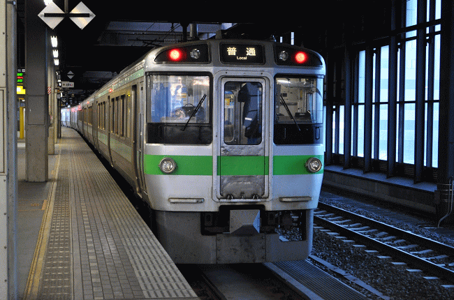 後ろ3両が721系の、札沼線石狩当別行き