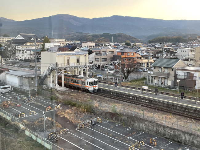 裾野セントラルホテル寿々木から見た鉄道の眺め