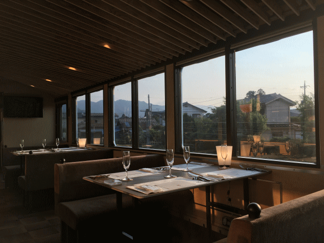 旅するレストラン52席の至福の食堂車（4号車）