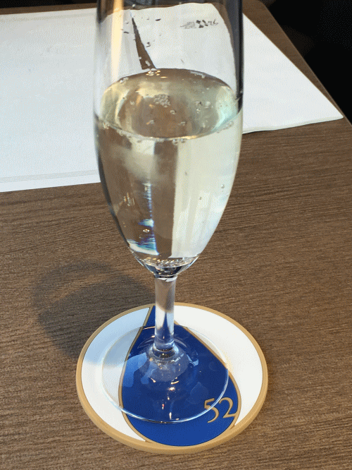 52席の至福ディナーコースの食前酒