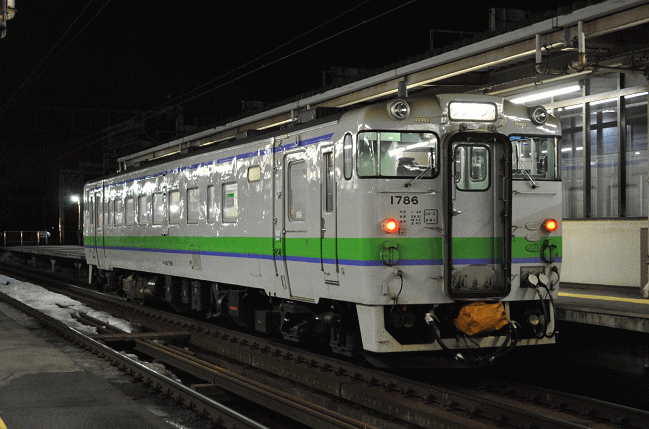 千歳駅に到着した、石勝線からのキハ40