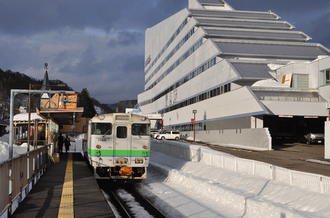 ホテルマウントレースイは石勝線の見えるトレインビューホテル