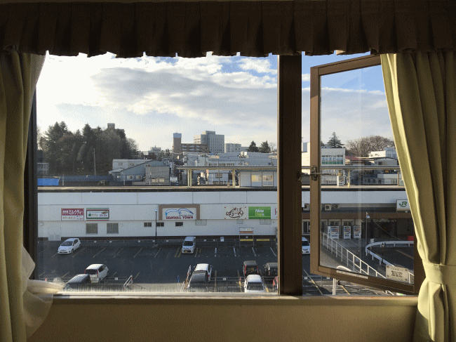 セレクトイン本八戸駅前の窓