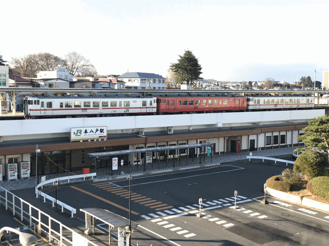 セレクトイン本八戸駅前からの八戸駅の眺め
