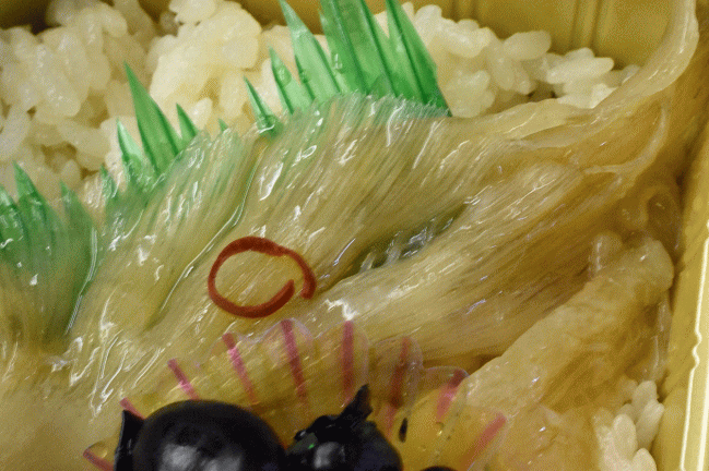 仙台駅弁「ふかひれと牛たん弁当」のフカヒレ