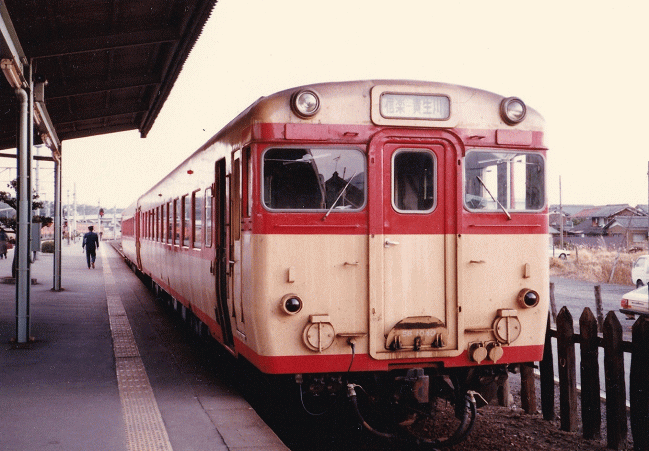 貴生川駅に停車中のキハ58系(1985年)