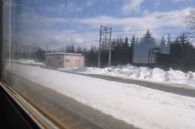 旧東追分駅付近を通過