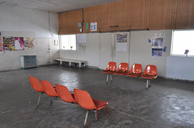 鹿ノ谷駅の待合室