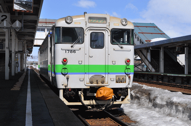 追分駅に停車中のキハ40