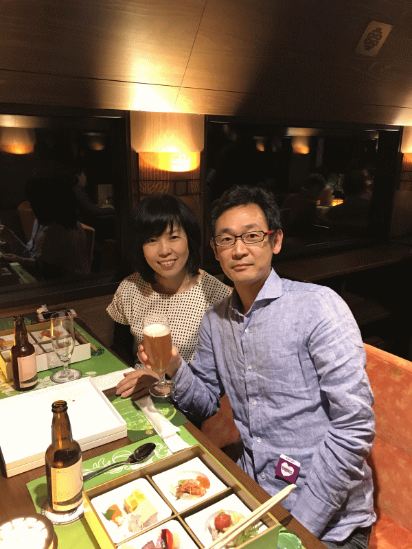 四国まんなか千年ものがたりで食事中の記念撮影