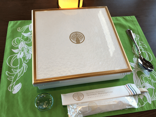 四国まんなか千年ものがたりの食事の容器