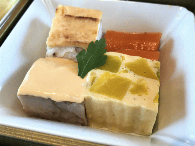 季節のオムレツやチーズ焼きなど（四国まんなか千年ものがたり）