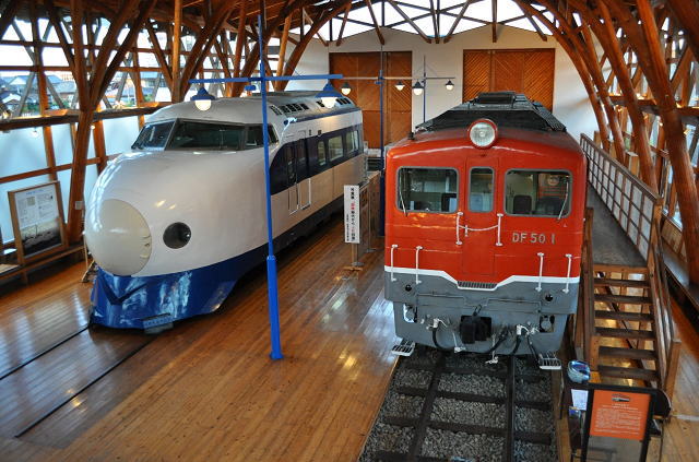新幹線０系とＤＦ５０-１（四国鉄道文化館北館）