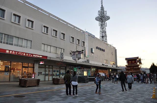 だんじり祭りの時の伊予西条駅