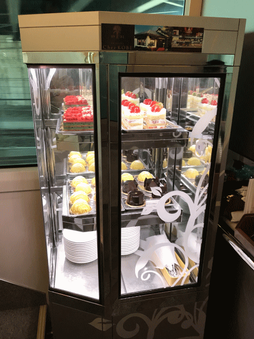 しまかぜのカフェのケーキ