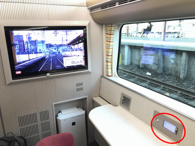 しまかぜのカフェの一階席のモニター