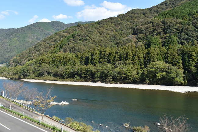 江川崎～半家間の進行方向右側車窓