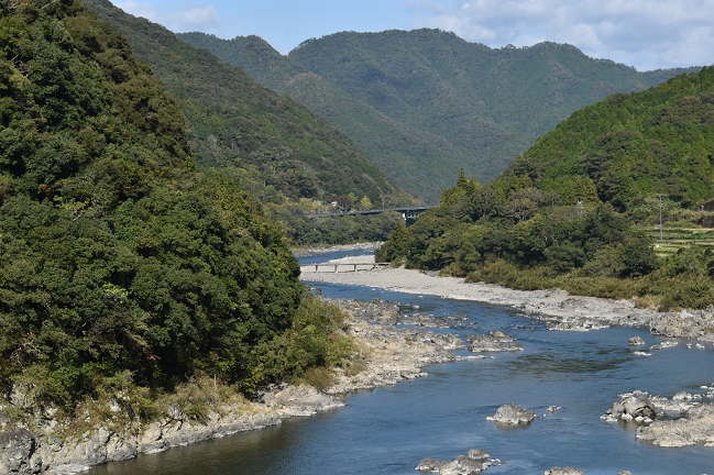 半家～十川間の左側車窓