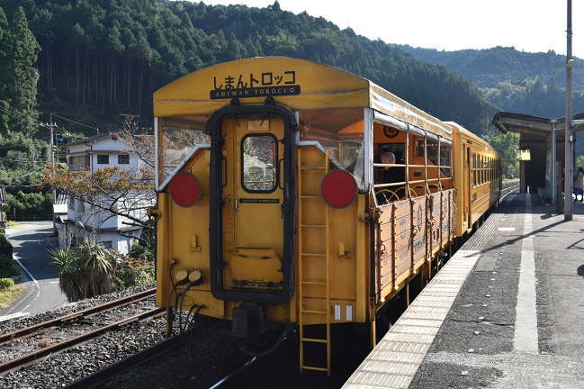 土佐大正駅でトロッコ車両への乗車は終了
