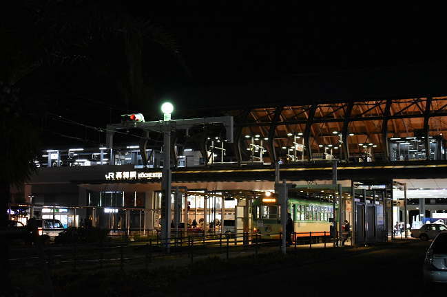 夜の高知駅
