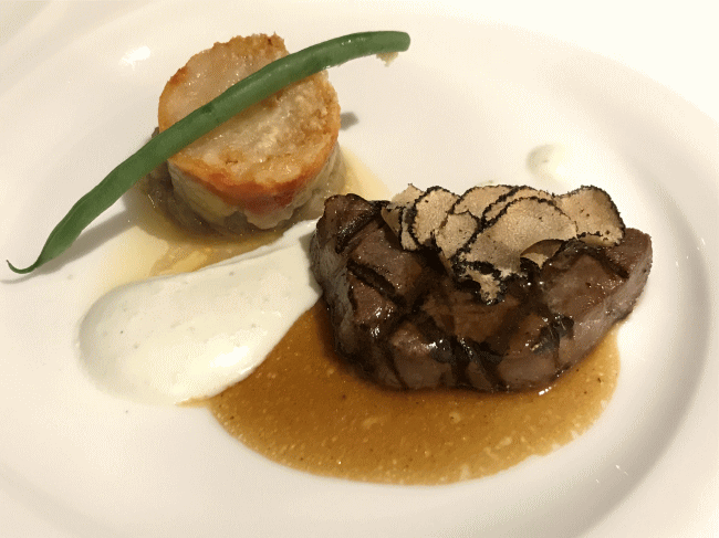 国産牛フィレ肉のグリエ・わさびクリーム・ナチュラルジュで・トリュフの香り