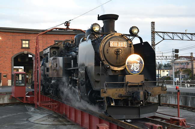 転車台の上のSL大樹