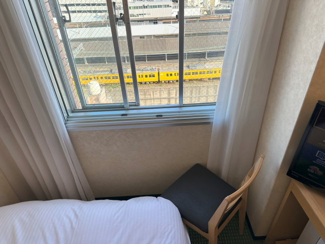 下関駅西ワシントンホテルプラザの窓辺の様子