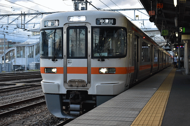 松本駅から313系の中津川行き