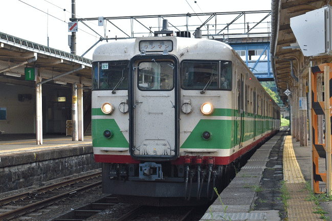しなの鉄道の初代長野色復刻カラー