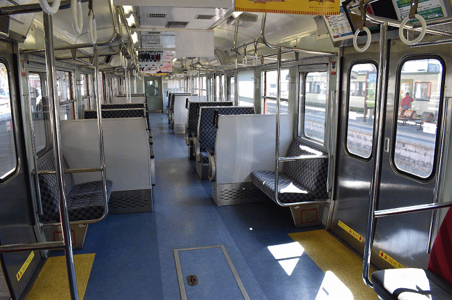 しなの鉄道の115系の車内