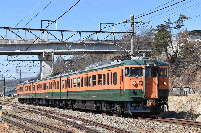 しなの鉄道の１１５系湘南色