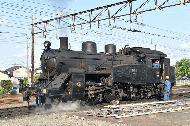 新金谷で見物するC108