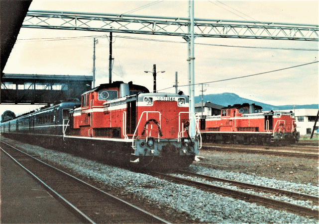 名寄駅を発車した１４系の急行「天北」（1987年）